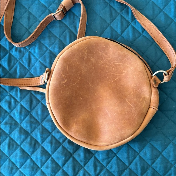 Portland Leather Dakota brushed leather large circle crossbody - Picture 2 of 8